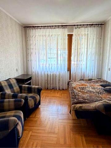 Однокімнатна квартира на митниці