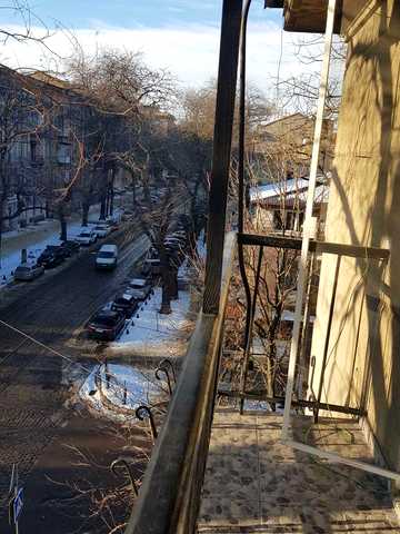 3-кімнатна квартира в історичному центрі Одеси, в районі Соборної площі на вулиці Ніжинській.