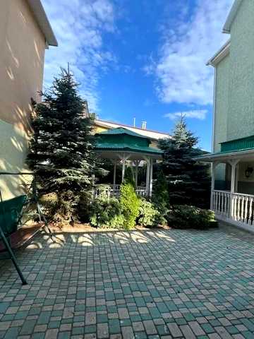 Валерія Самофалова вул. (Каманіна), 22
