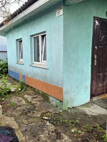 Продається пів будинку