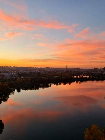 Йорданська вул. (Лайоша Гавро), 1