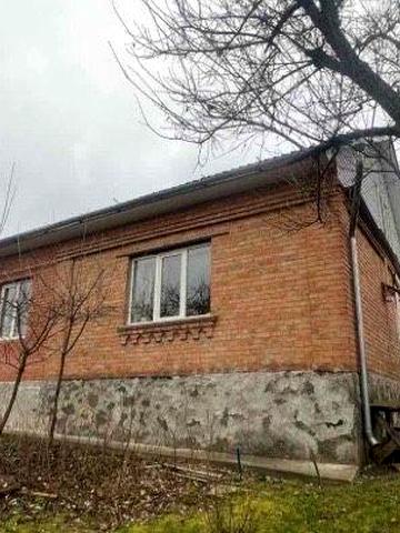 Продам будинок з господарчими будівлями