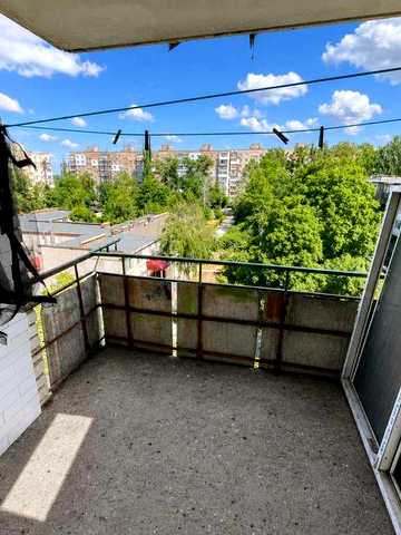 Продам 1 кімнатну квартиру під ремонт по вул. Електронній