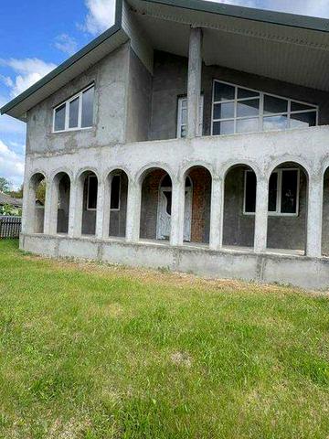 Продаж Будинку з гарним господарством.