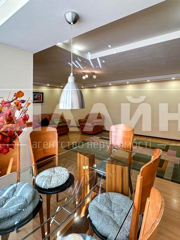 Автозаводська вул., 56