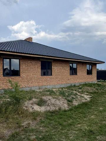 Продається будинок на 2 автономні половини з окремими подвірʼями(по 4 сотих кожне)ціна 59 тис.