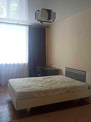 Сдам 3-х комнатную на Гуданова (Центр) ремонт, мебель и техника.