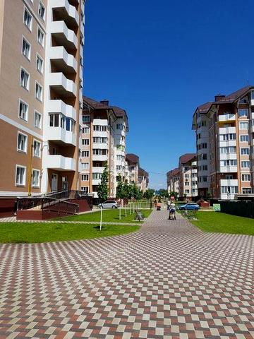 ЖК «Буча Квартал», улица Бориса Гмыри 14-А. 20-30-40 минут езды от метро.