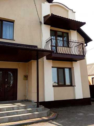Продається шикарний 4 кімнатний Будинок по Вулиці Миргородського.