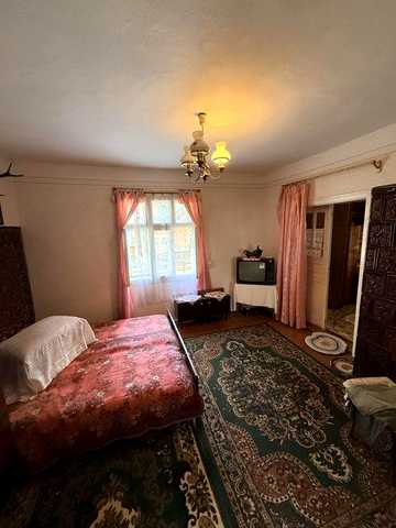 Продаж 4-х кімнатного будинку, в смт. Берегомет (до центру три хвилини).