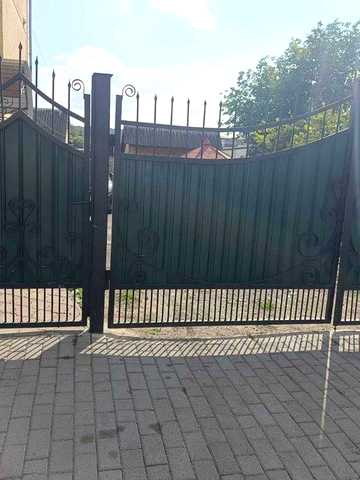 Простора 3-кімнатна квартира з земельною ділянкою в самому серці м. Теребовля