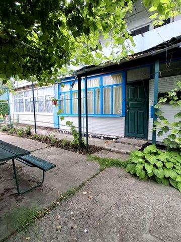 Продається простора двоповерхова квартира у Магдалинівці!