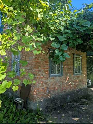 Продам хороший дачний будинок в с. Хвилівка , в садовому товаристві "Роднічок", в с. Хвилівка , зразу за переїздом.