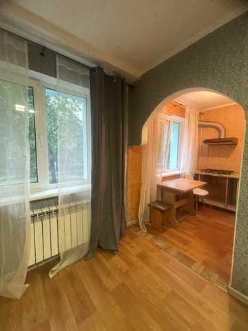 Продам 2-кімнатна квартира біля метро Армійська. Кухня-студія + 2 окремі кімнати. Ремонт.