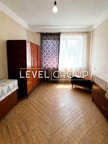 Продається 2-кімнатна квартира загальною площею 44,6 м², розташована на 4 поверсі 5-поверхового будинку.
