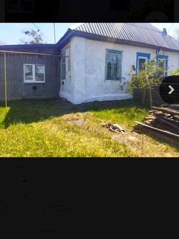 Продається половина будинку з усіма зручностями