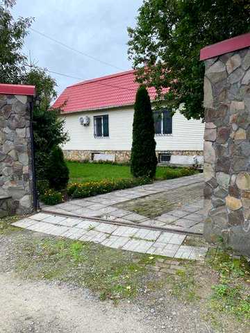 Продам будинок з жилим підвалом, грубою та хоз. постройки.