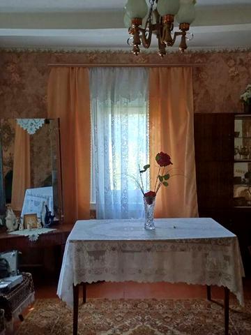 ТЕРМІНОВО  ПРОДАЄТЬСЯ  будинок на дві окремі половини смт.Червоне Бердичівський р-н, Житомирська обл