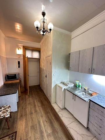 Квартира в центрі (Ольжича 31)