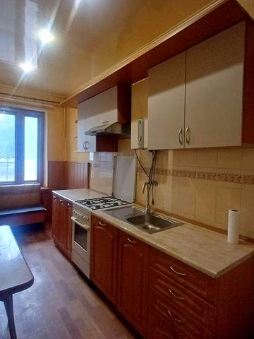 ПРОСТОРНАЯ 3к , с кухней 9 м.кв ,двухсторонняя, непроходная! Р -н 8й больницы-17_квартал