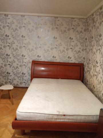 Будівельників вул., 18