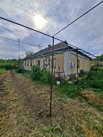 Продам будинок в мальовничому туристичному  місці за межами міста