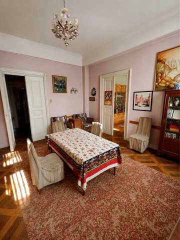 Пропонуємо до продажу простору 4-кімнатну квартиру площею 104 м² у самому центрі  історичного Львова – на вул. Шопена