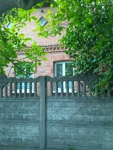 Продам будинок зі всіма комунікаціями/Дім з гаражем та альтанкою! ТЕРМІНОВО..