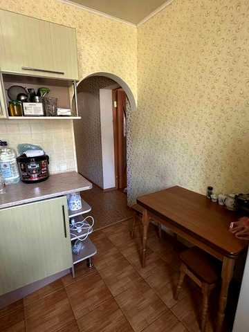 Трикімнатна в центрі "Перемоги"