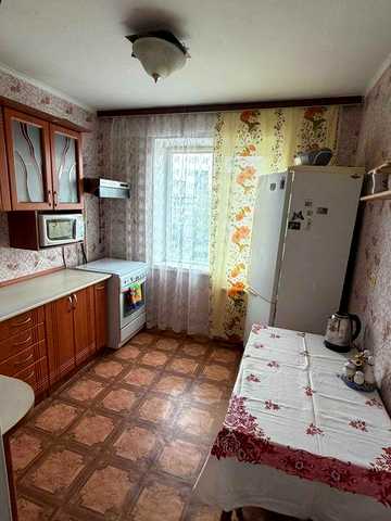 2-к квартиру, пр-т Бажана 9-А. Метро Харківська — 3 хвилини.