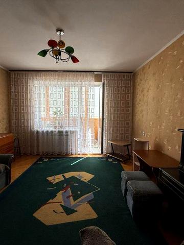 Здається з 25 серпня на довготривалий термін квартира по вул Петлюри