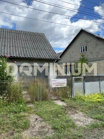 Продається просторий житловий будинок в самому центрі Вишкова