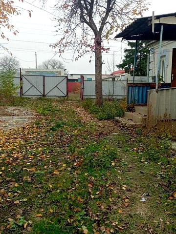 Приватний будинок із земельною ділянкою