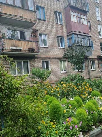 Продам 3 кімнатну квартиру по Героїв  правого сектору  ( югок)