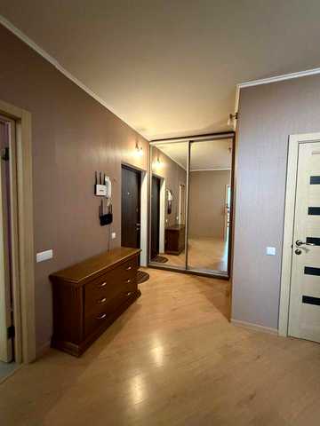 Продам 3-кімнатну квартиру по вул. Аркадія Голуба, 1В
