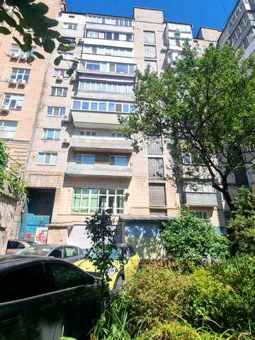 Продам квартиру  2-кімнатну квартира в центрі Києва — вул. Олександра Кониського, 83–85