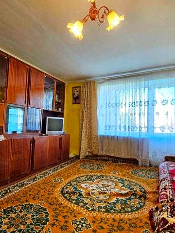Недорого продається житлова 1-кімнатна "чешка" з власним опаленням...