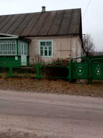 У селі Кунів продається будинок , літня кухння ,гараж,город 25 соток