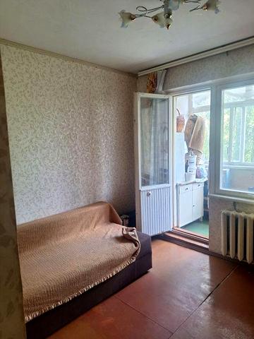 Продам трикімнатну  квартиру на Леваневського