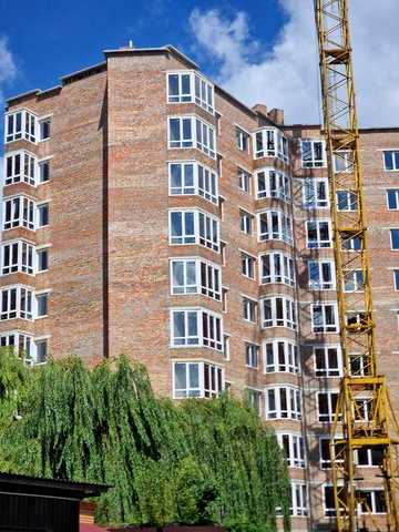 Продаємо сиру 1к.квартиру поряд з Центром