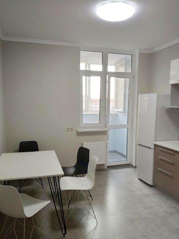 Сімї Кульженків вул. (Петра Дегтяренка), 35
