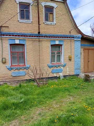 Пів будинку ,с.Засулля, центрі двір спільний