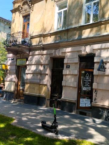 Ближній центр, Костя Левицького,9-42м.кв.