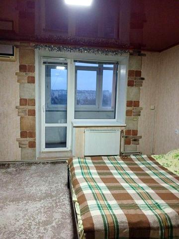 Продається 2-ох кімнатна квартира з видом на набережну та коморою