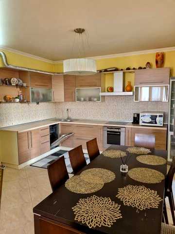 3 комн квартира, Ахматовой 13, видовая, с мебелью