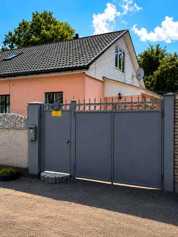 Продам будинок. Частину будинку в центрі міста 87м2.