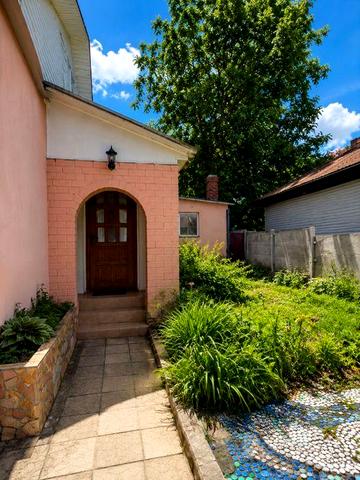 Продам будинок. Частину будинку в центрі міста 87м2.