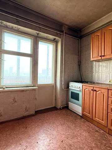 Продам трехкомнатную квартиру Новая Дарница