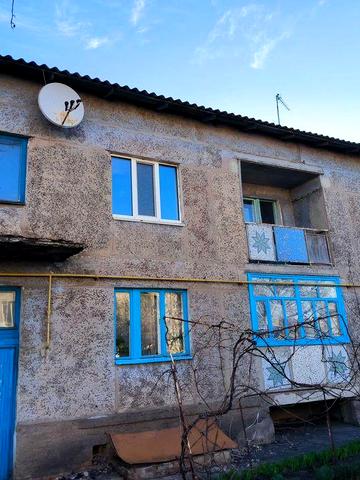 Продам трикімнатну квартиру в Полтавській області (смт. Чутове)