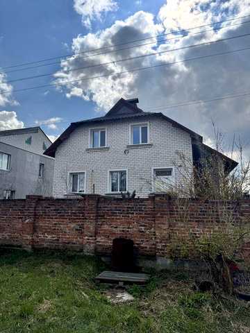 Продаж двоповерхового будинку120м , міцний і доглянутий з усіма коммунікаціями